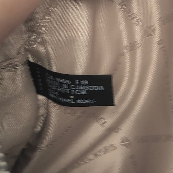 NWT Michael Kors Jet Set item crossbody - Picture 6 of 8